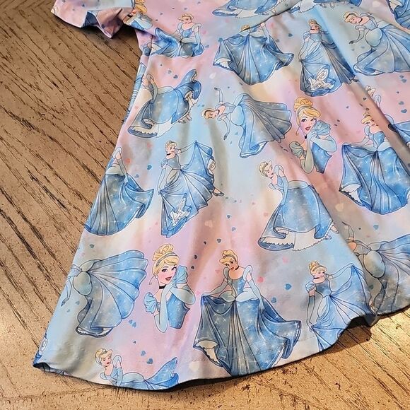 Cinderella dress size 4-5T - Picture 3 of 9